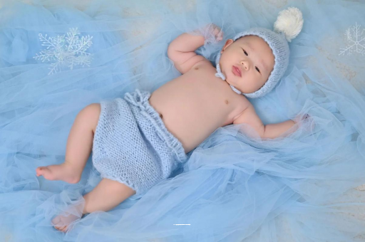 栖霞宝宝睡觉摇头